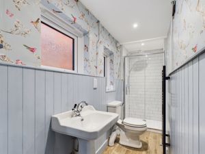 Shower room- click for photo gallery